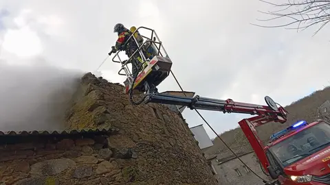 incendio en una casa de Galende