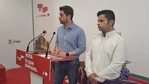 El secretario general del PSOE en Zamora, Antidio Fagúndez, junto al concejal dep PSOE en Moraleja de Sayago, Samuel Mayor