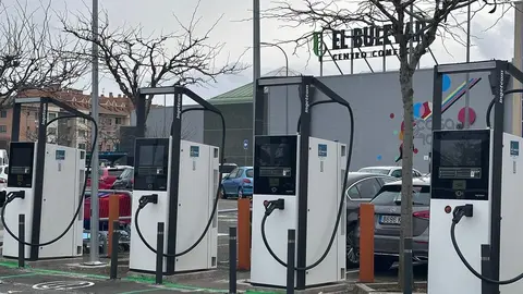 2025-02-12.- Puntos de recarga El Bulevar - Iberdrola