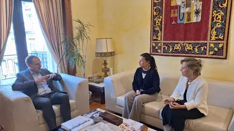 Ángel Blanco, ha dado la bienvenida a Ana Amigo López como nueva directora provincial del Servicio Público de Empleo Estatal