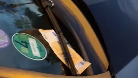 Estafa coche. Por xavi_abat