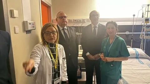 Visita consejero de Sanidad, Alejandro Vázquez Ramos al Virgen de la concha