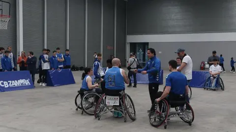 Los jugadores del CB Zamora se suman al baloncesto adaptado en FITECU_14