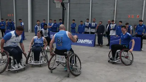 Los jugadores del CB Zamora se suman al baloncesto adaptado en FITECU_18