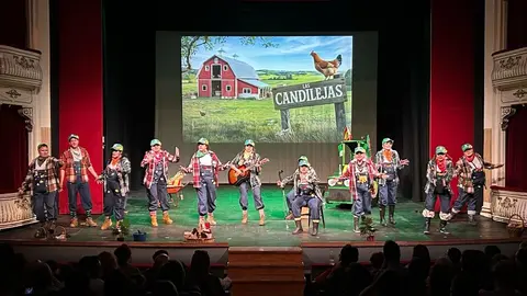 "Las Candilejas" arrancan la tarde de murgas en el Teatro Principal