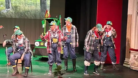 "Las Candilejas" arrancan la tarde de murgas en el Teatro Principal
