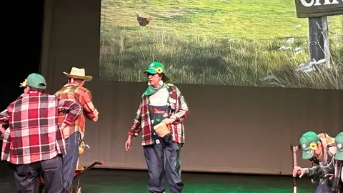"Las Candilejas" arrancan la tarde de murgas en el Teatro Principal