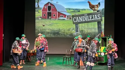 "Las Candilejas" arrancan la tarde de murgas en el Teatro Principal