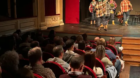 "Las Candilejas" arrancan la tarde de murgas en el Teatro Principal
