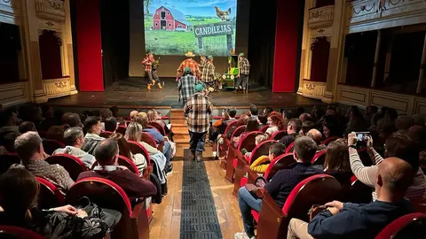 "Las Candilejas" arrancan la tarde de murgas en el Teatro Principal