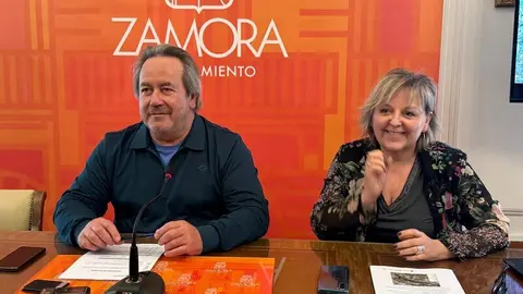 alcalde de Zamora, Francisco Guarido, y la concejala de Fondos Europeos, Transformación Digital, Prensa y Urbanismo, Ana Belén González