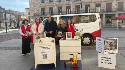 Cruz Roja sale a la calle con la campaña de El acogimiento Familiar cambia vidas