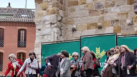 Los Pobladores 'cobran vida' como maniquíes en el Carnaval de Zamora