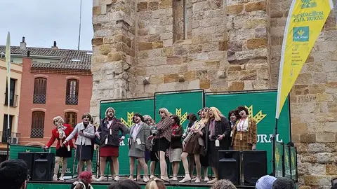 Los Pobladores 'cobran vida' como maniquíes en el Carnaval de Zamora