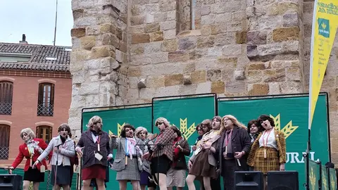 Los Pobladores 'cobran vida' como maniquíes en el Carnaval de Zamora