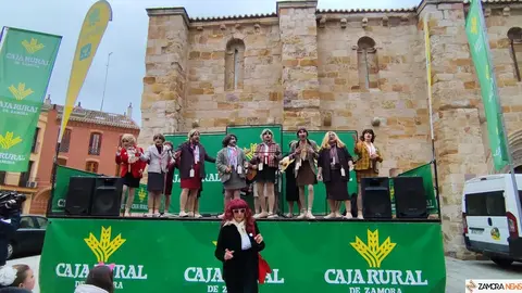 Los Pobladores 'cobran vida' como maniquíes en el Carnaval de Zamora