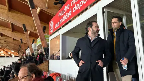 victor de aldama en el palco del zamora 2