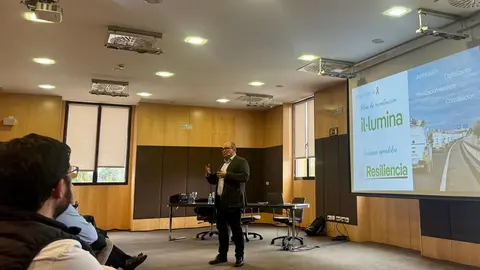 2025-03-04.-Óscar Villanueva en el encuentro i-DE CYL