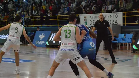 Caja Rural CB Zamora  Amics Castelló    _18