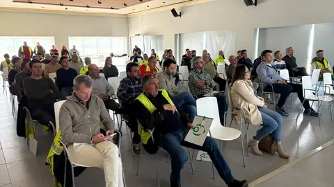 Cobadu reúne a setenta ganaderos en una jornada sobre eficiencia y ordeño robotizado