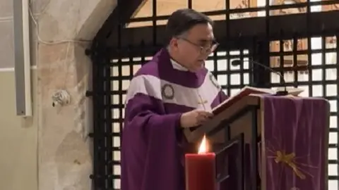 Penitente Hermandad de Jesús Yacente