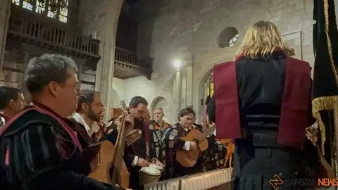 Acto de la acto de presentación de los niños a la Virgen de la Soledad y actuación de la tuna