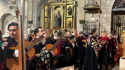Acto de la acto de presentación de los niños a la Virgen de la Soledad y actuación de la tuna_3
