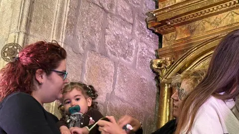Acto de la acto de presentación de los niños a la Virgen de la Soledad y actuación de la tuna_21