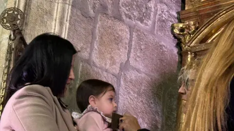 Acto de la acto de presentación de los niños a la Virgen de la Soledad y actuación de la tuna_24