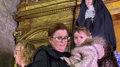 Acto de la acto de presentación de los niños a la Virgen de la Soledad y actuación de la tuna_35
