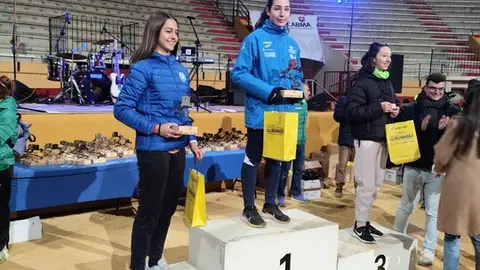 LAURA PODIUM