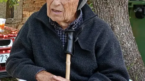 abuelo víctor martos