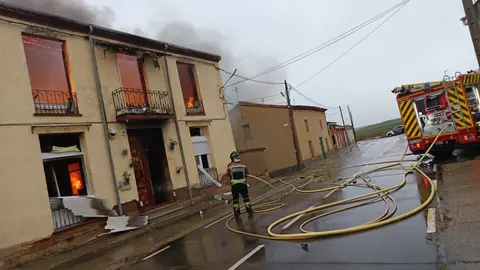 incendio de una casa en Algodre