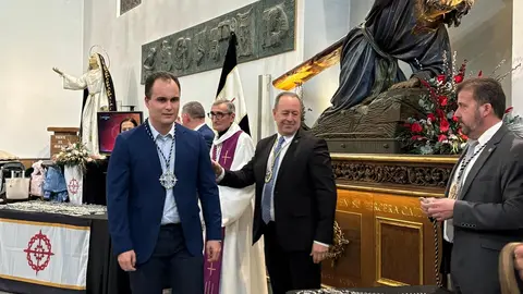 Más de 200 nuevos hermanos se unen a la Hermandad de la Tercera Caída