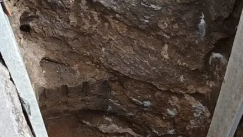 Restos de la Muralla Primigenia de Zamora interrumpen obras en la Avenida del Mengüe