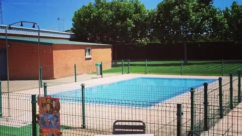 piscina y bar de Andavías. Imagen Facebook