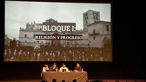 'PoZcas' sacude el Teatro Ramos Carrión con un debate sin filtros sobre la Semana Santa de Zamora