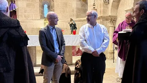 La Hermandad de las Capas Pardas dan la bienvenida a dos nuevos hermanos_6