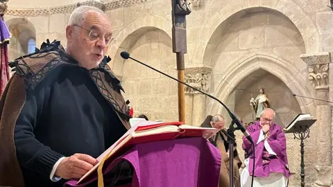 La Hermandad de las Capas Pardas dan la bienvenida a dos nuevos hermanos_13