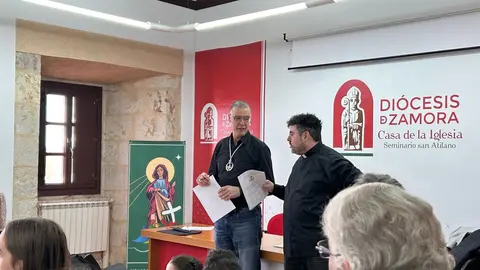 Más de diez nuevos cofrades se suman a la Real Cofradía de Jesús en su Entrada Triunfal en Jerusalén
