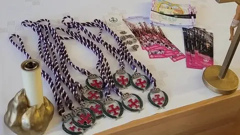 Más de diez nuevos cofrades se suman a la Real Cofradía de Jesús en su Entrada Triunfal en Jerusalén. Imagen de La Borriquita