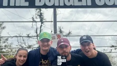 La hamburguesa zamorana ‘Qlona’ arrasa en Cáceres y gana el premio a la mejor de España