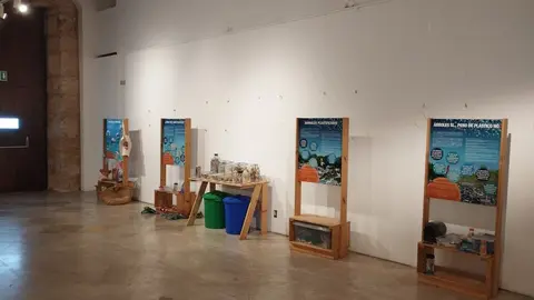 CAMPAÑA microplásticos MACROBASURA en la ciudad.