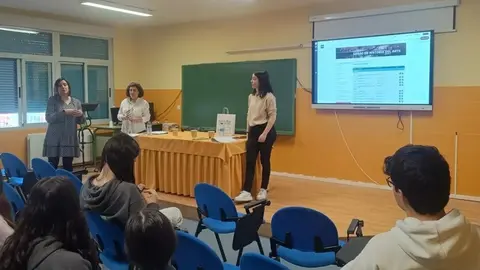 charla UNED en el IES Los Valles