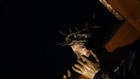 nazareno san frontis jueves traslado_24