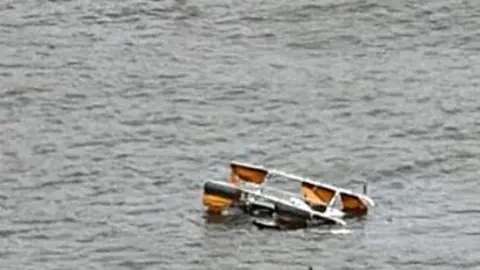 El piloto del helicóptero siniestrado en Nueva York avisó tras despegar que necesitaba combustible