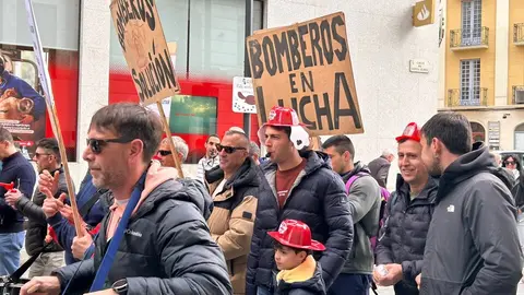 Protesta de los bomberos y policías municipales de Zamora
