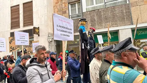 Protesta de los bomberos y policías municipales de Zamora