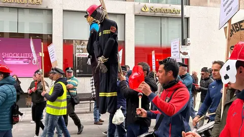 Protesta de los bomberos y policías municipales de Zamora