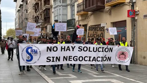 Protesta de los bomberos y policías municipales de Zamora